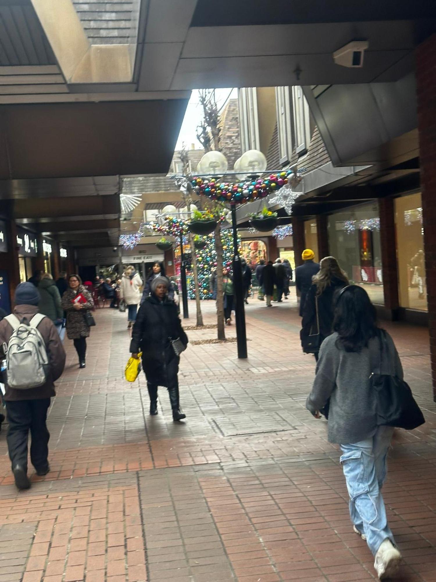 London 2 Bed 2 Bath Apartment Holiday Home - Free Parking - 3Min Walk To The Train Station - 19Min To London Liverpool Street 5Min To Victoria Line 1Gb Broadband Super Fast Internet Ground Floor 100S Of Shops Restaurants Bakeries 24-Hour Asda Superst エクステリア 写真