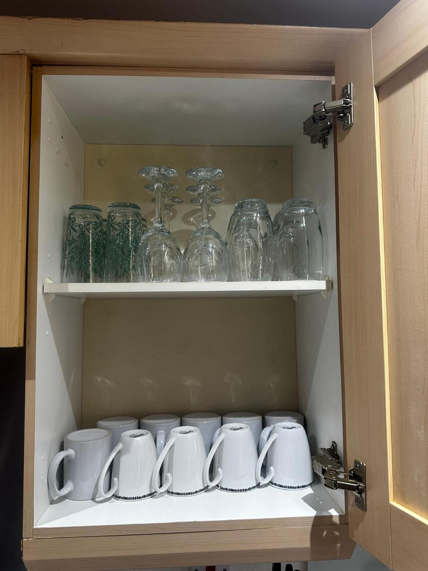 London 2 Bed 2 Bath Apartment Holiday Home - Free Parking - 3Min Walk To The Train Station - 19Min To London Liverpool Street 5Min To Victoria Line 1Gb Broadband Super Fast Internet Ground Floor 100S Of Shops Restaurants Bakeries 24-Hour Asda Superst エクステリア 写真