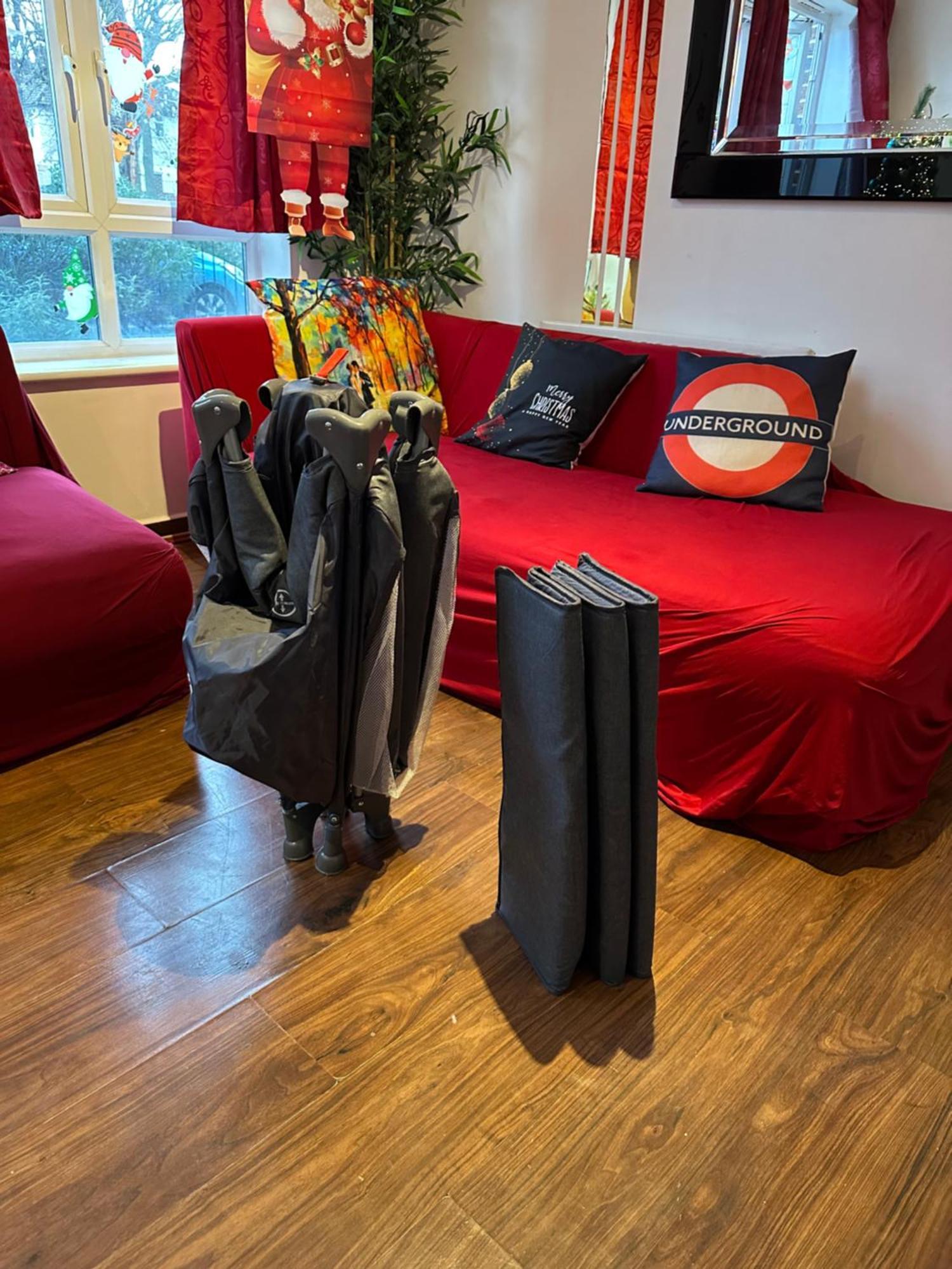 London 2 Bed 2 Bath Apartment Holiday Home - Free Parking - 3Min Walk To The Train Station - 19Min To London Liverpool Street 5Min To Victoria Line 1Gb Broadband Super Fast Internet Ground Floor 100S Of Shops Restaurants Bakeries 24-Hour Asda Superst エクステリア 写真