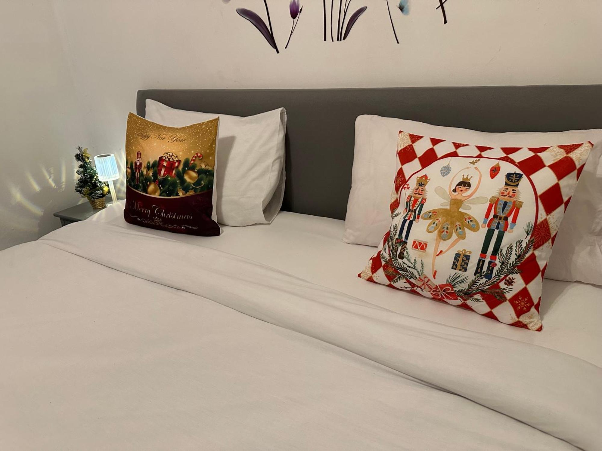 London 2 Bed 2 Bath Apartment Holiday Home - Free Parking - 3Min Walk To The Train Station - 19Min To London Liverpool Street 5Min To Victoria Line 1Gb Broadband Super Fast Internet Ground Floor 100S Of Shops Restaurants Bakeries 24-Hour Asda Superst エクステリア 写真