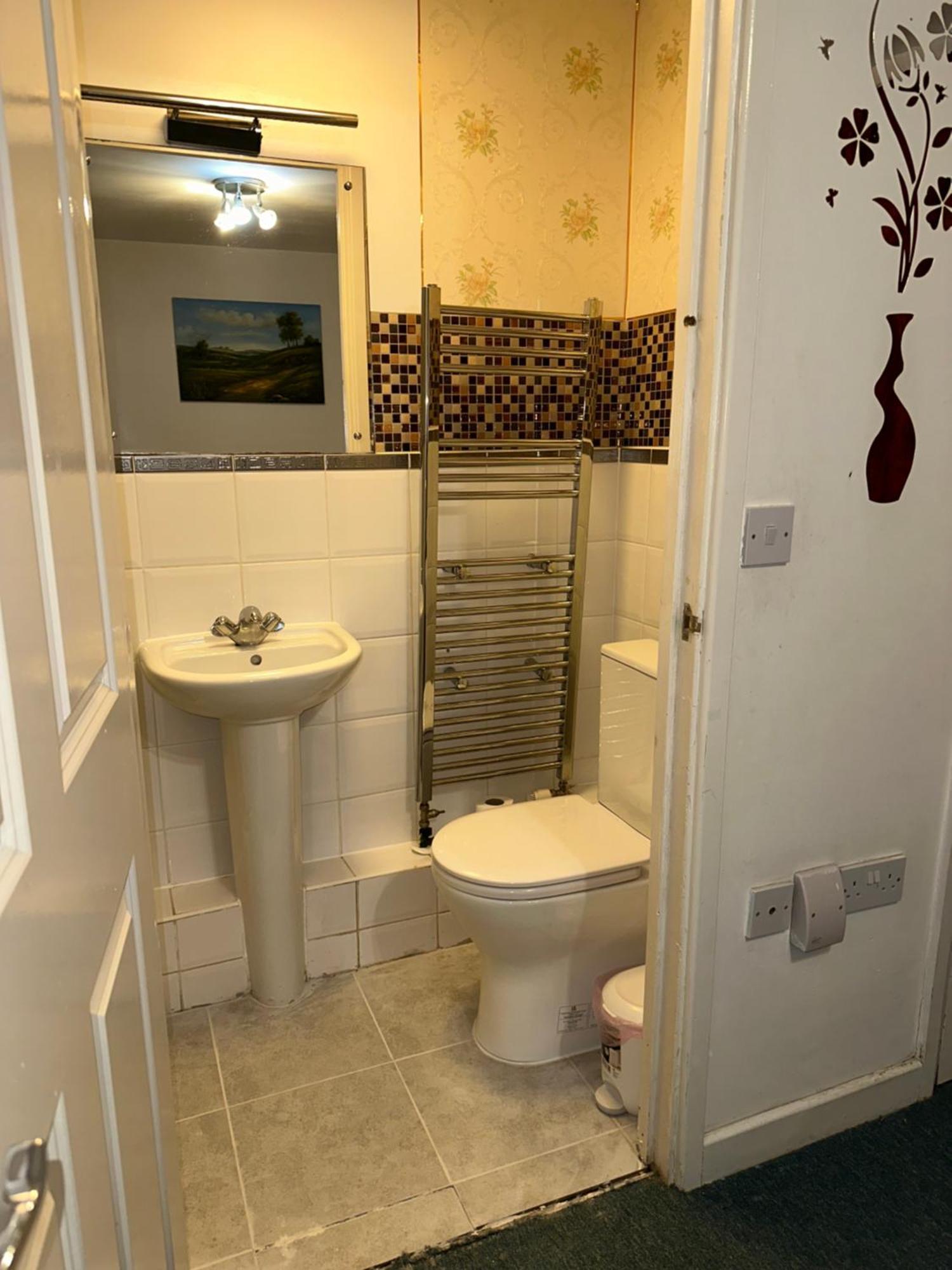 London 2 Bed 2 Bath Apartment Holiday Home - Free Parking - 3Min Walk To The Train Station - 19Min To London Liverpool Street 5Min To Victoria Line 1Gb Broadband Super Fast Internet Ground Floor 100S Of Shops Restaurants Bakeries 24-Hour Asda Superst エクステリア 写真